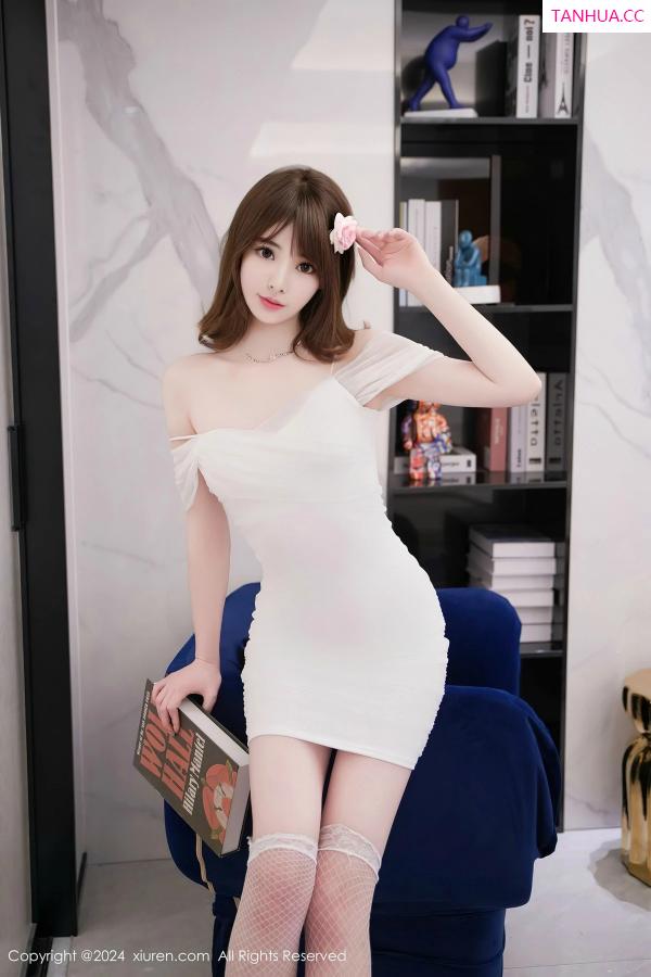   [XiuRen]高清写真图 2024.04.17 No.8407 梦灵儿Mini 丝袜美腿第13张图片